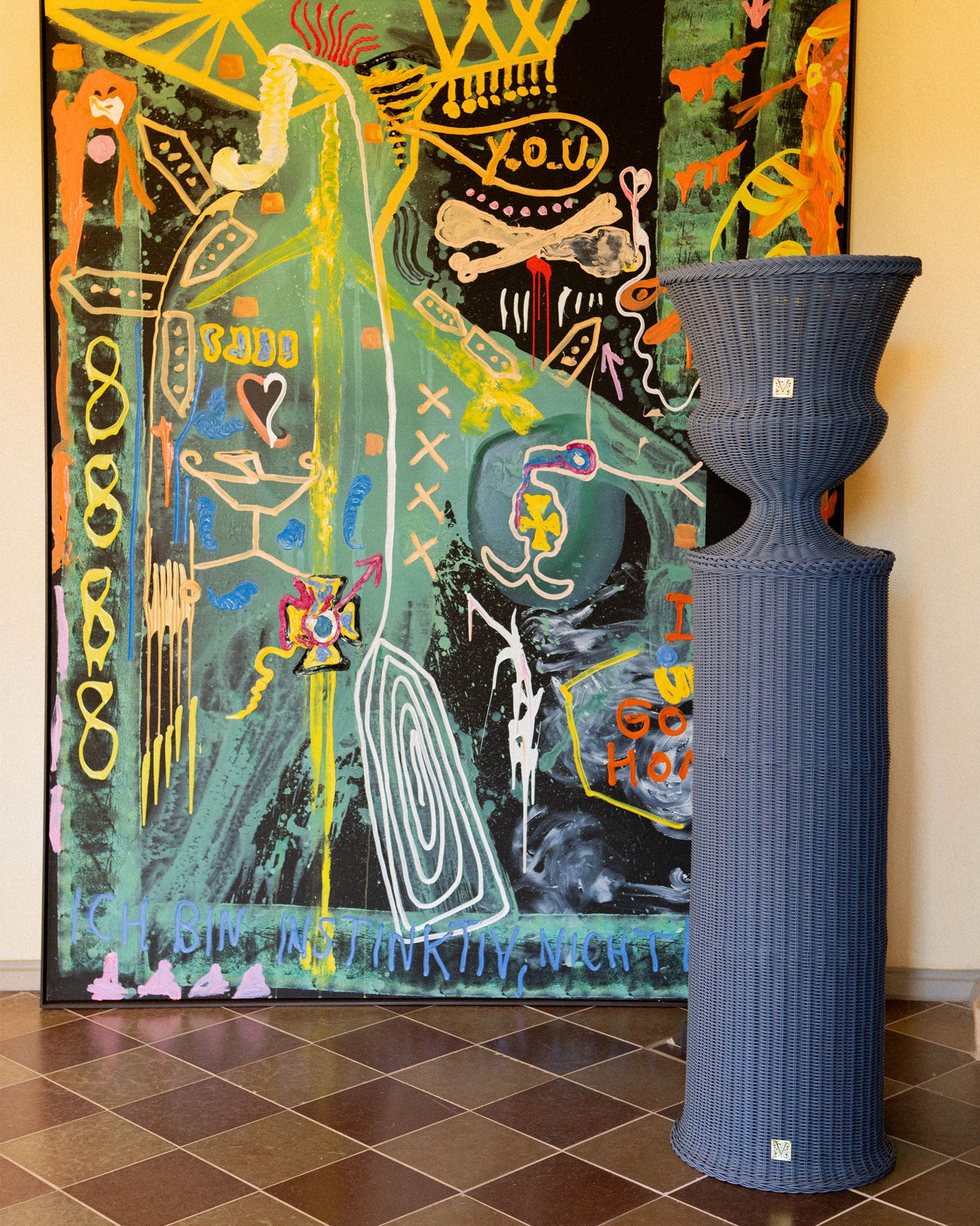 MEDICI Vase on Pedestal, Dove Blue