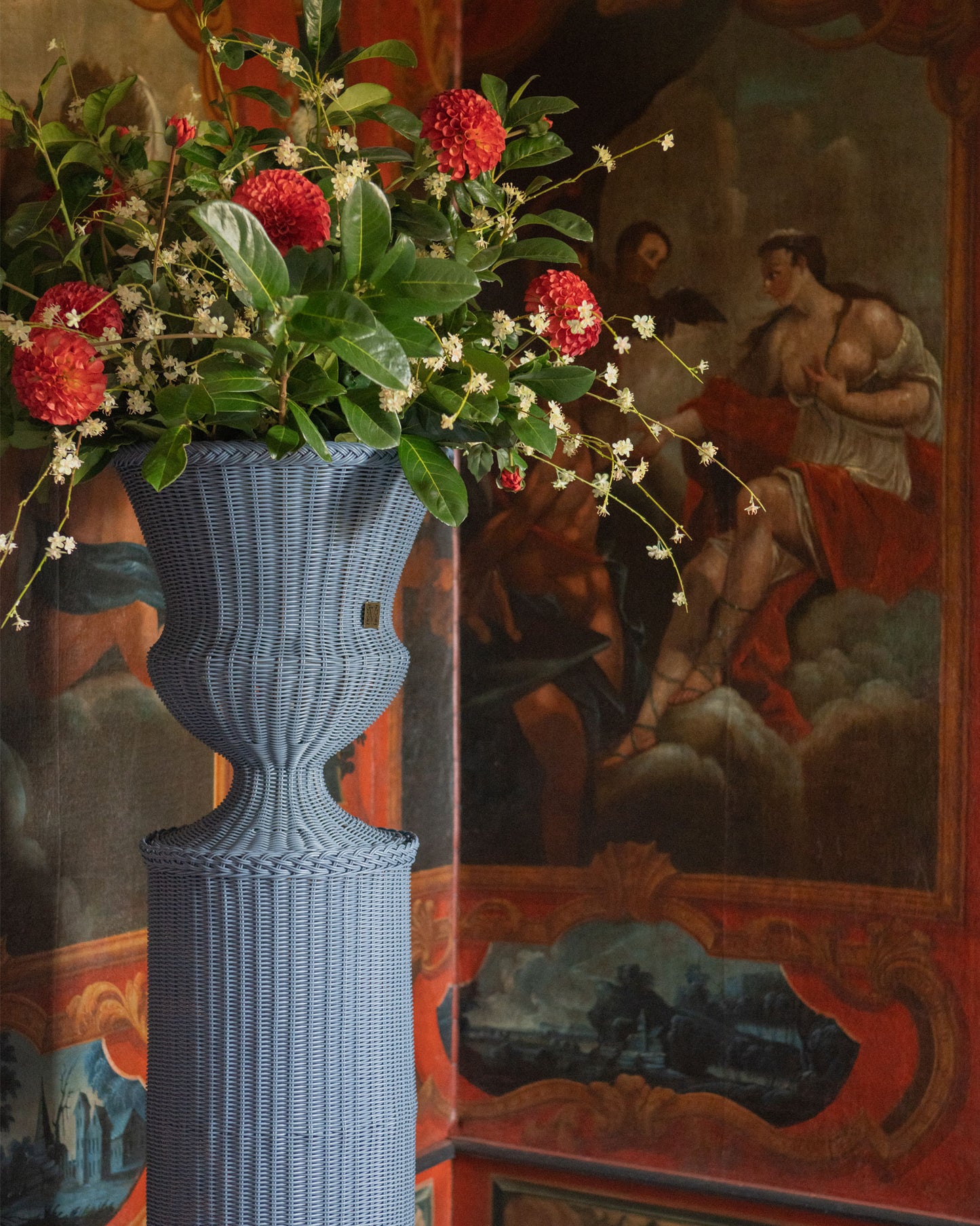MEDICI Vase on Pedestal, Dove Blue