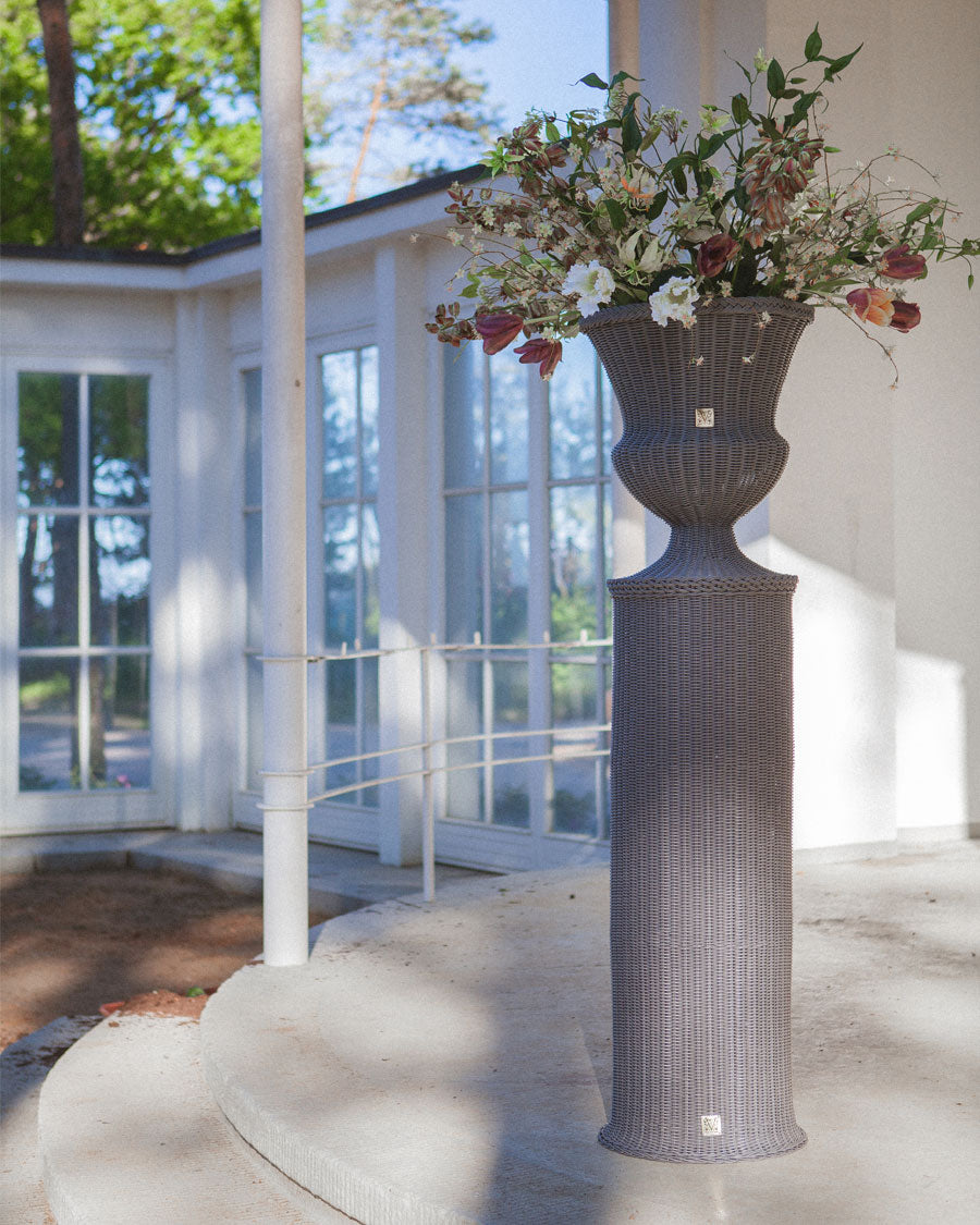 MEDICI Vase on Pedestal, Platinum Gray