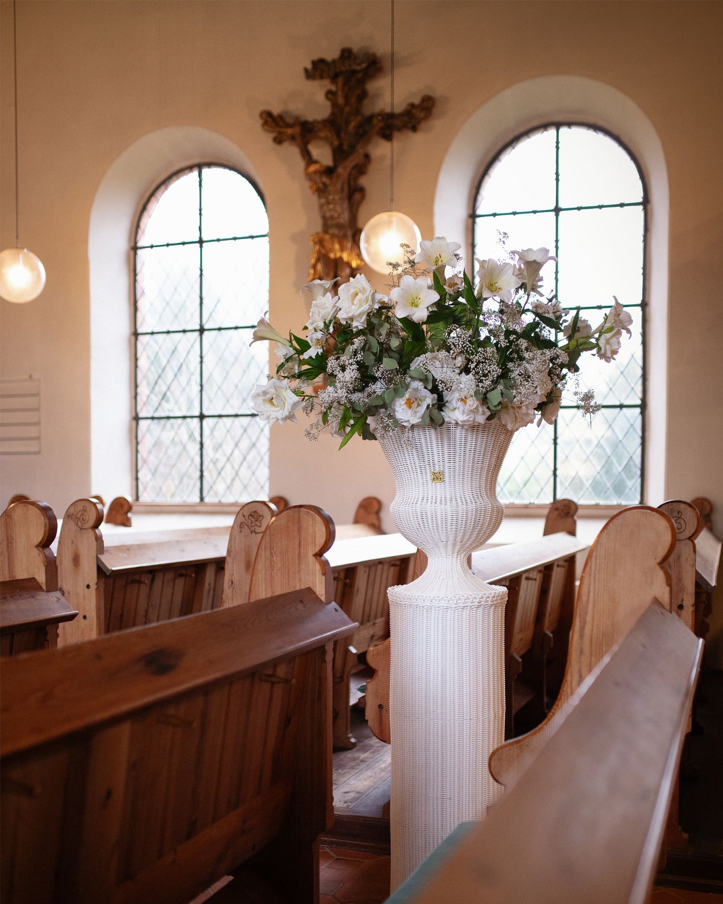 MEDICI Vase mit Podest, Schneeweiss - zur Miete