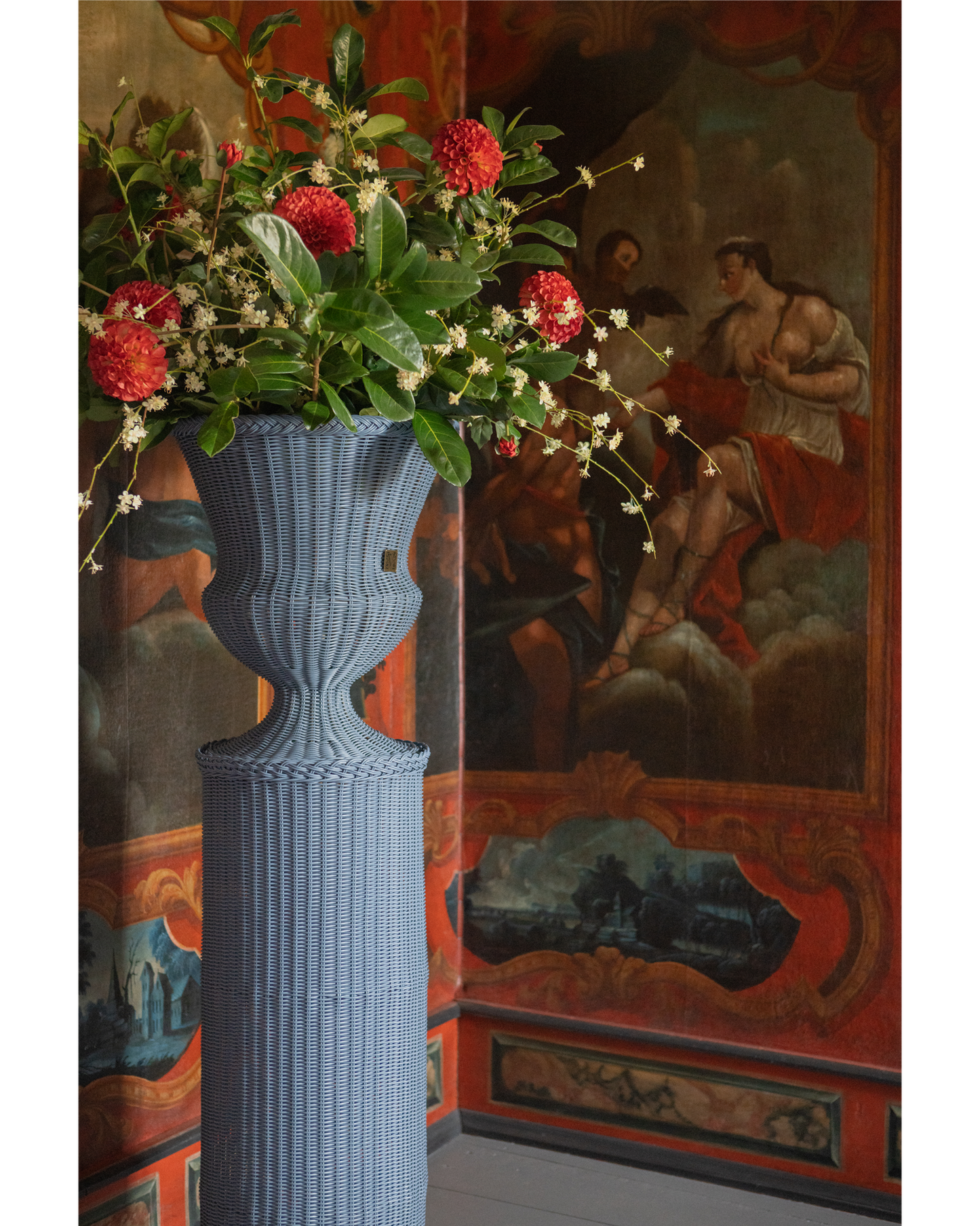 MEDICI Vase on Pedestal, Dove Blue